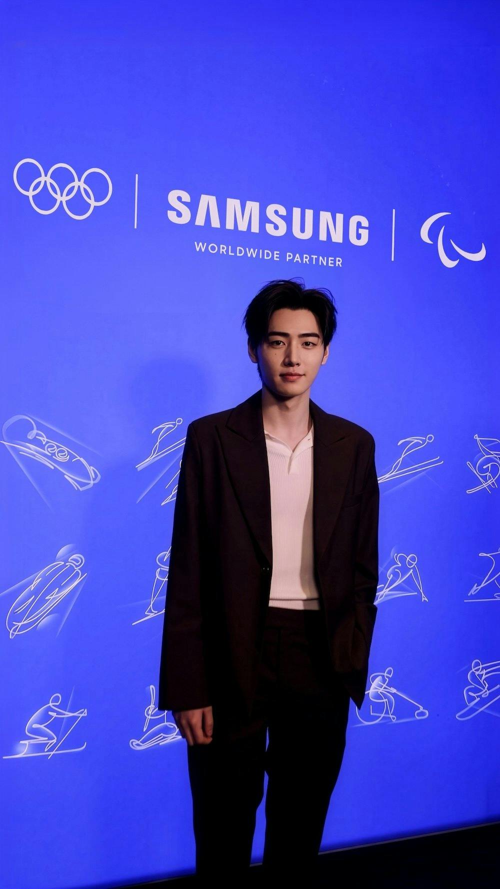 Auch K-Pop-Superstar Sunghoon von Enhypen, der beim olympischen Fackellauf teilgenommen hatte, besuchte den Ort zu Beginn der Olympischen Winterspiele.