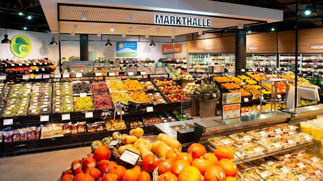 Der übersichtliche Markthallenbereich überzeugt durch seine Vielfalt.