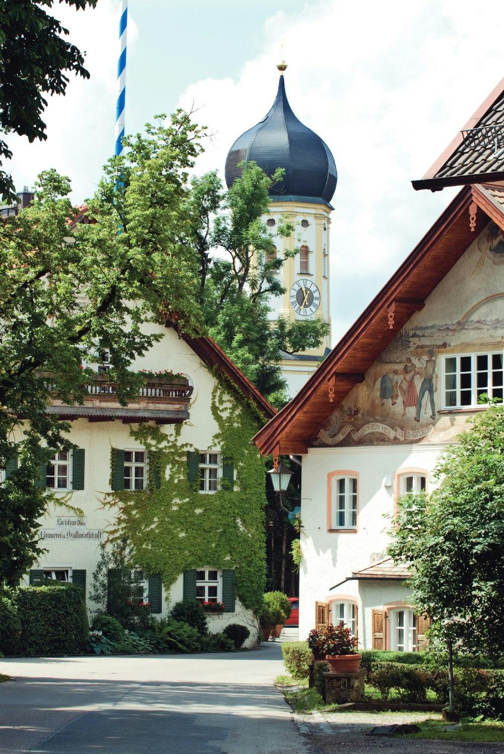 Tradition mit Geschichte: Familie Inselkammer pflegt im Brauereigasthof Hotel Aying bereits in siebter Generation eine herzliche und persönliche Gastf...