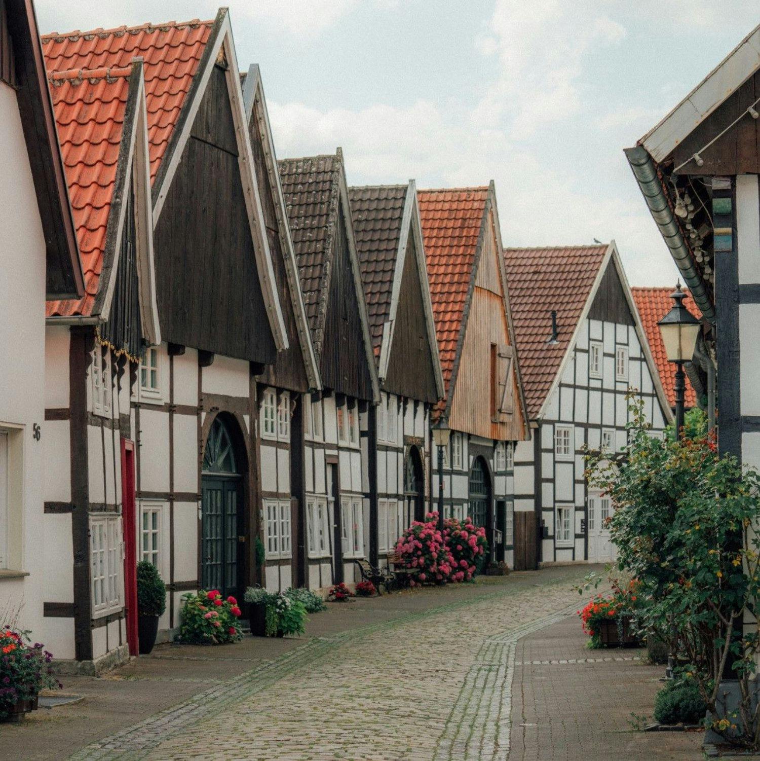 Nordrhein-Westfalen ist gespickt mit herzigen Örtchen mit urigen Dorfkernen, so etwa Rheda-Wiedenbrück.