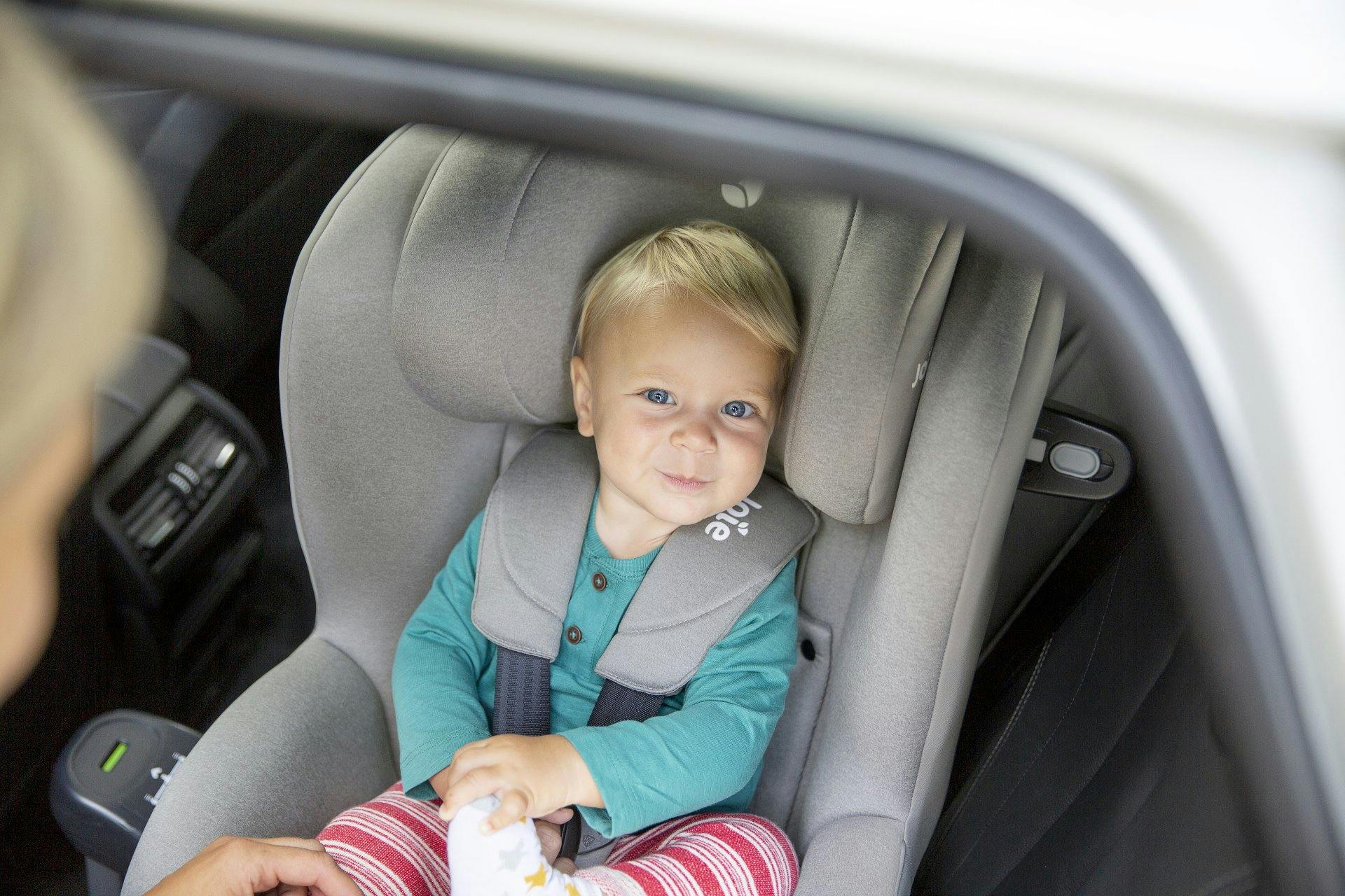 Der vom TCS ausgezeichnete Kindersitz ist ab Geburt bis 105 cm verwendbar.
