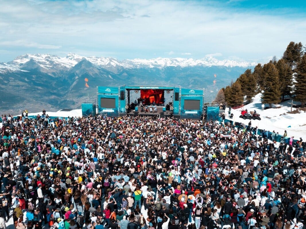 Après avoir attiré plus de 10’000 festivaliers l’an passé, le Snow Vibes revient avec une programmation grandiose.