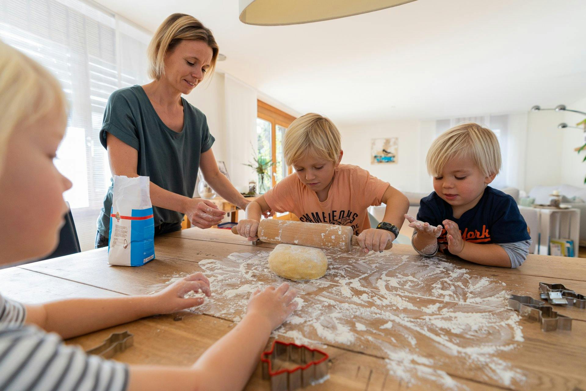 Tamara ist mit ihren drei Kindern ...