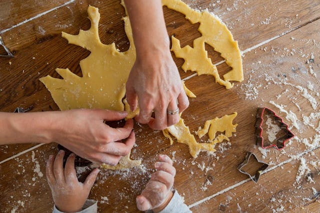 Beaucoup de beurre, de sucre et d’amour, les biscuits de Noël constituent la tradition préférée des Suissesses et des Suisses.