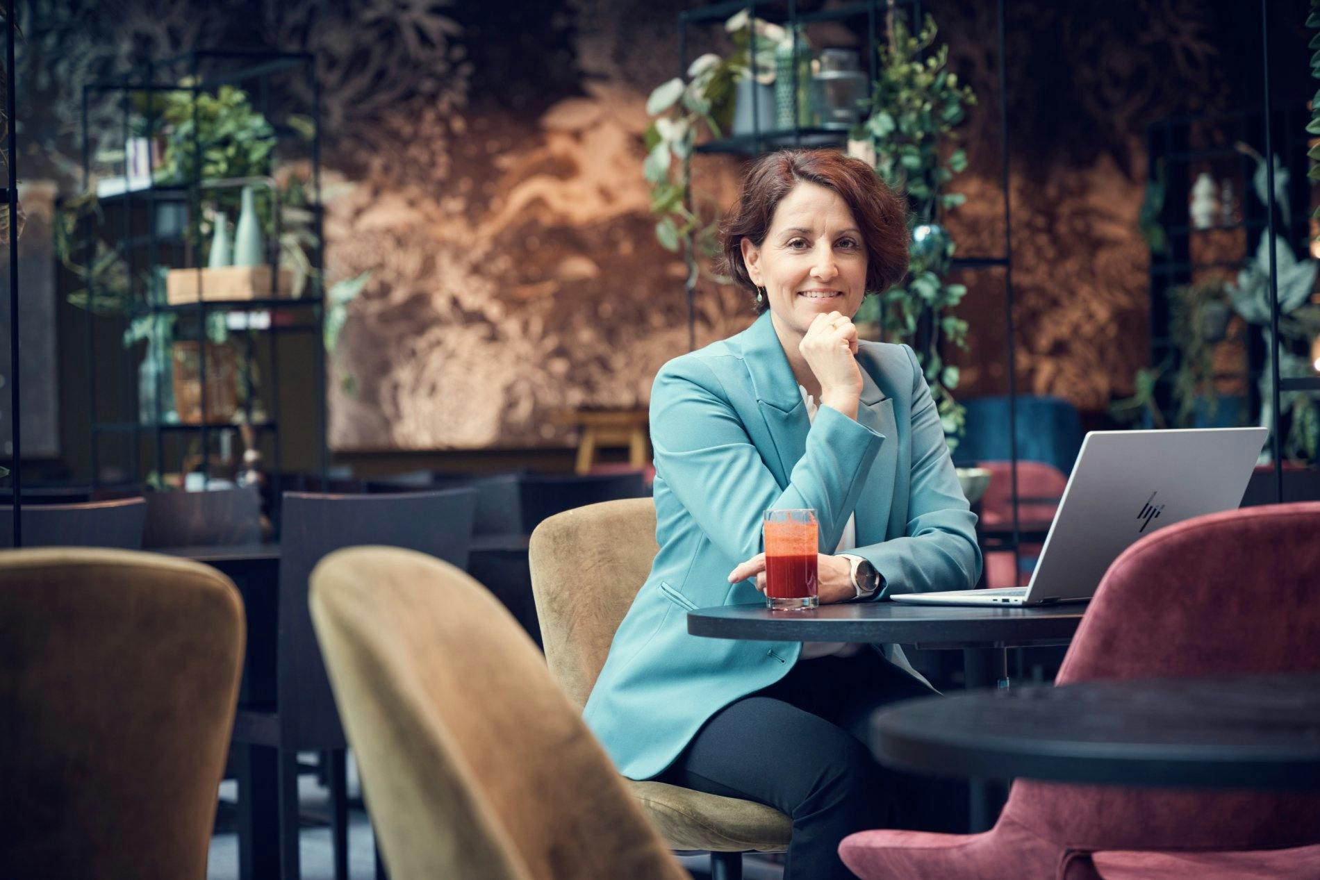 «Seules des équipes en bonne santé et performantes sont à même de garantir qualité et efficacité», souligne Sandra Schwendener, responsable Health and Diversity Management chez Helsana.