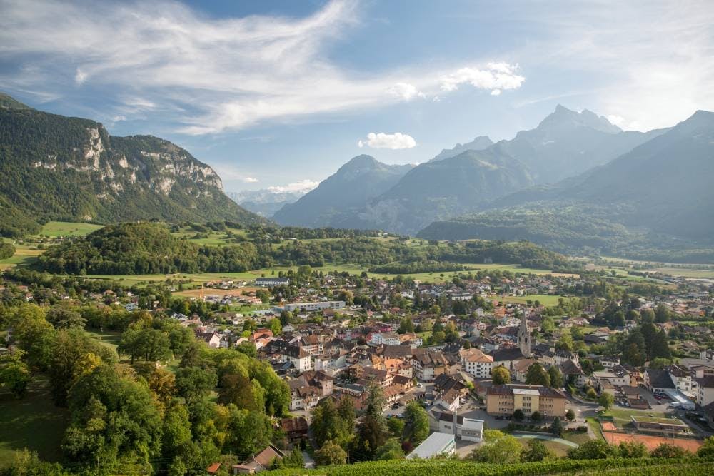 Long de 8,1 km (2h de marche), le tronçon du Sentier des Vignes qui relie Bex à St-Maurice est de difficulté moyenne. Au cours de cette balade se dévo...