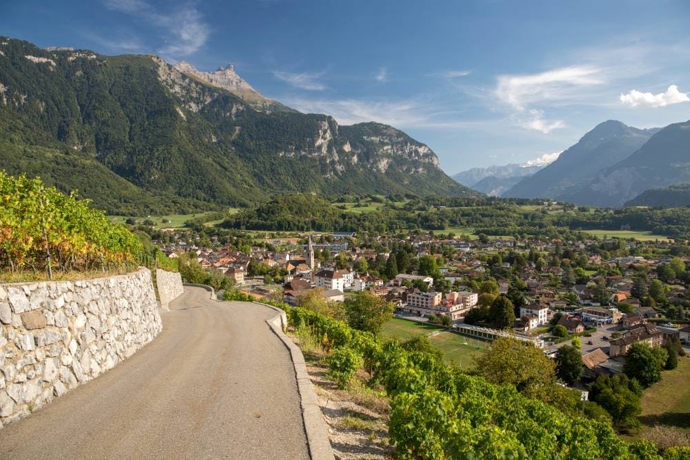 Cette randonnée facile de 9,4 km (2h30 de marche) entre Villars – accessible en bus depuis Aigle ou avec le train depuis Bex invite à une balade entre...
