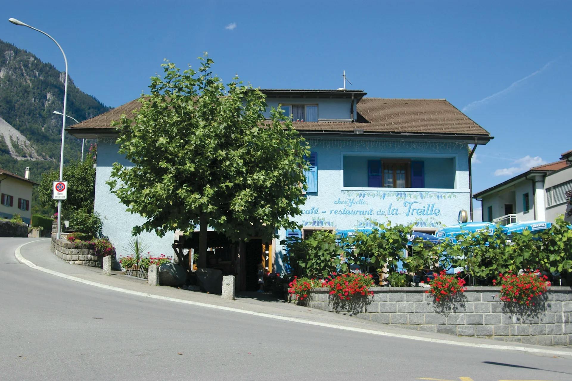 De retour à Monthey, rien de tel pour reprendre des forces que de s’arrêter manger au Restaurant de La Treille. Au menu, deux spécialités qui valent l...