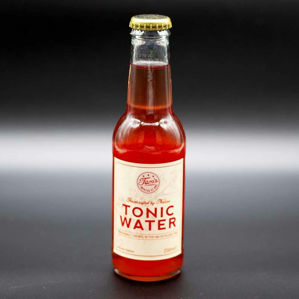 Ein rotes Tonic? Natürlich in der Farbe der Schweizer Flagge. Damit hat das handcrafted Tonic aus Bern nichts zu tun.