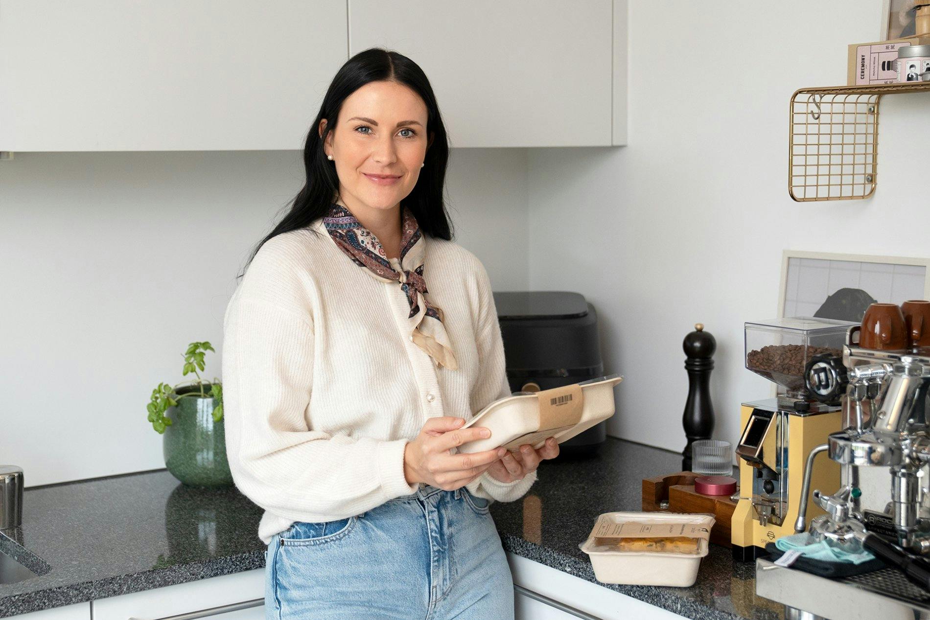 Fabienne in ihrer Küche. Heute probiert sie etwas Neues: Chop Suey mit Rindfleisch
