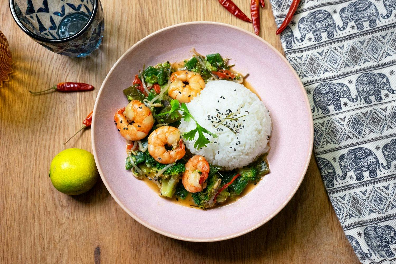 Rotes Thai-Curry mit Shrimps