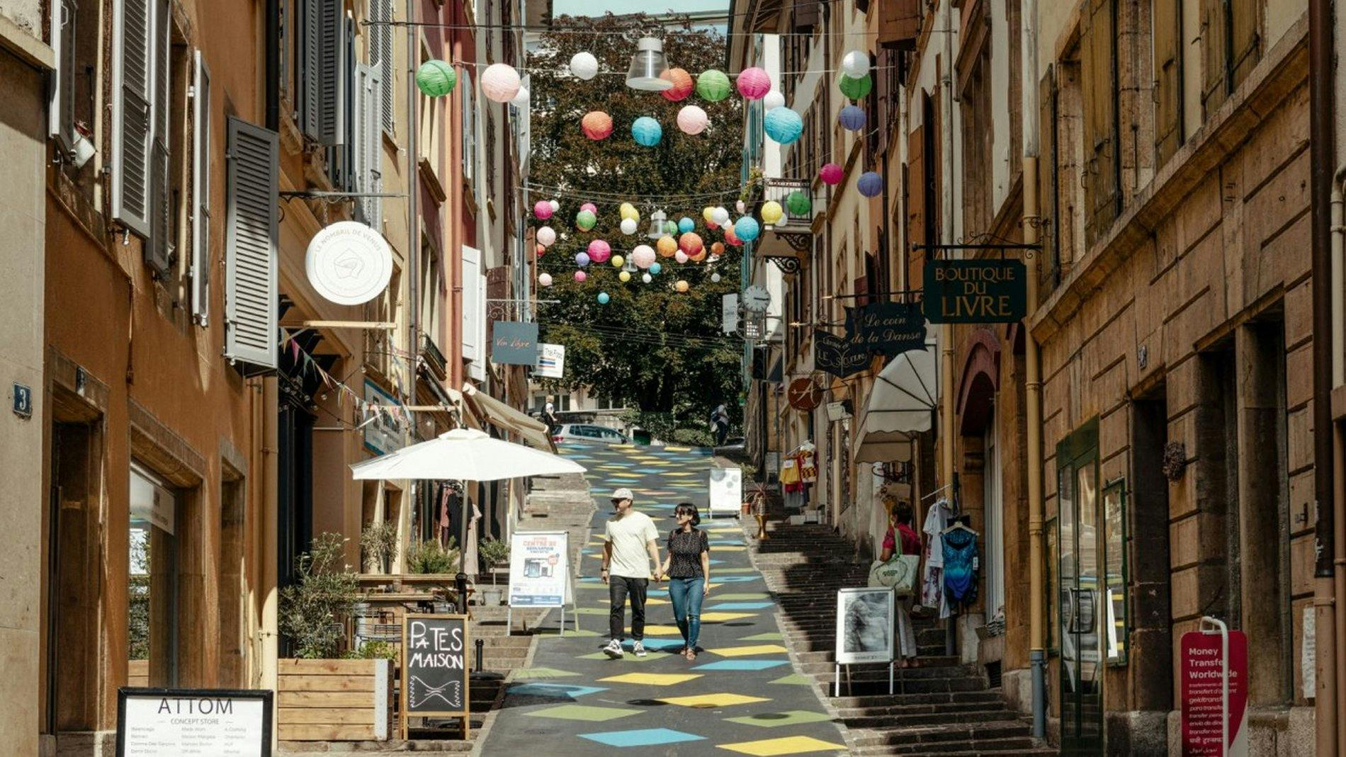 Nature, culture et gastronomie par excellence: avant de monter à bord du RegioExpress à Neuchâtel, promène-toi dans sa vieille ville au riche passé hi...