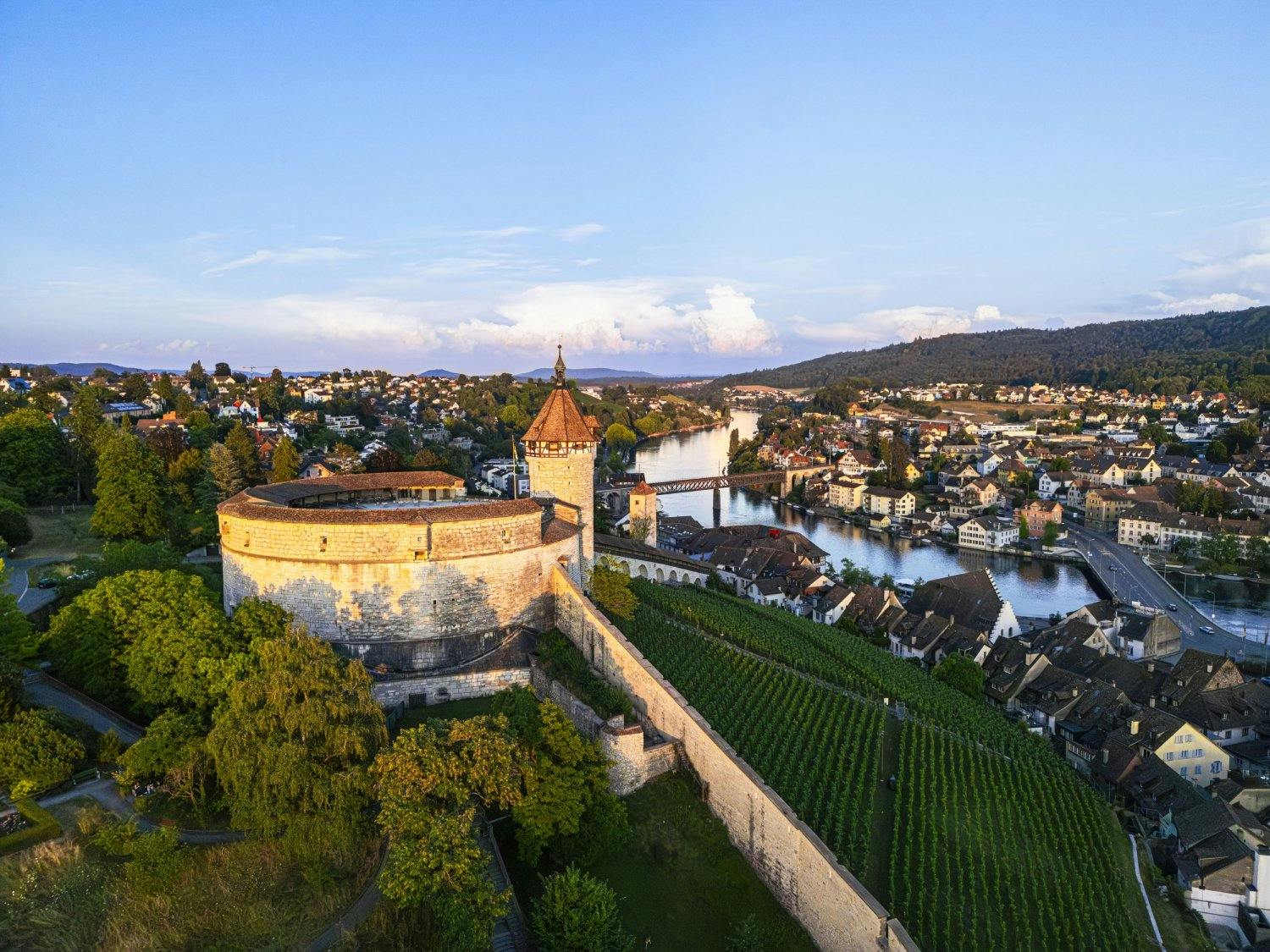La forteresse du Munot est un arrêt incontournable, tant la vue qu’elle offre sur la ville et le Rhin est fantastique.