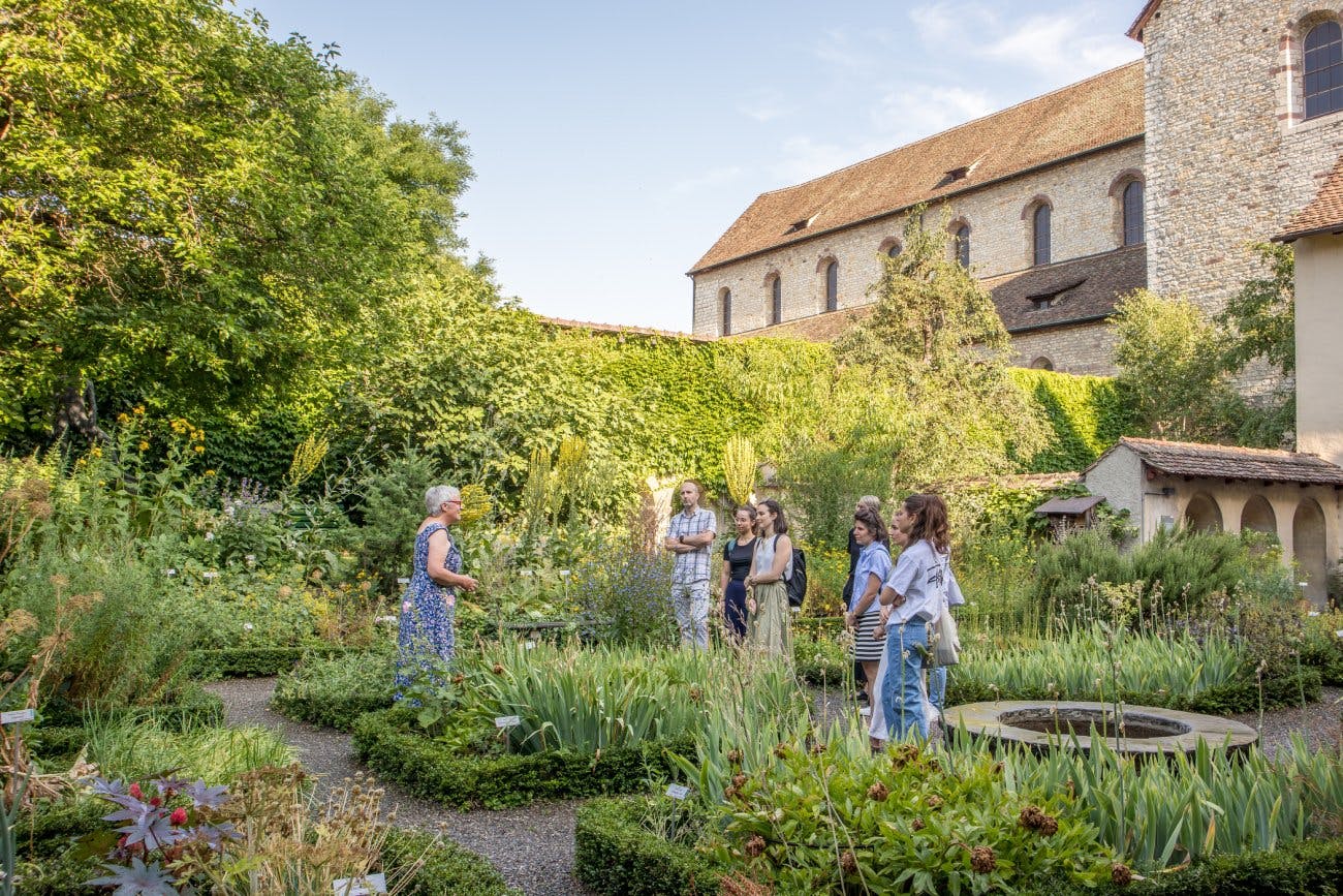 Si tu souhaites t’immerger encore un peu plus dans le passé de Schaffhouse, une visite guidée te permettra d’obtenir des informations passionnantes su...