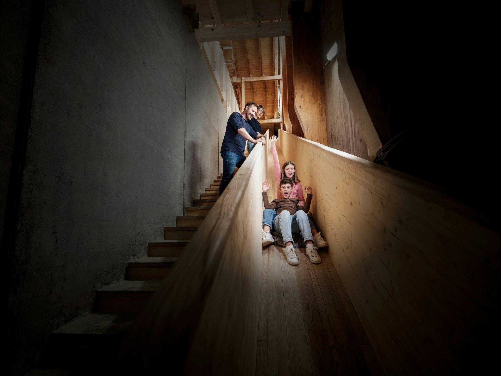 Eher Lust auf Rutschspass? Zwei Stationen weiter wartet in Pratteln nach einer kurzen Busfahrt die nächste Attraktion: Die Salina Helvetica der Schwei...