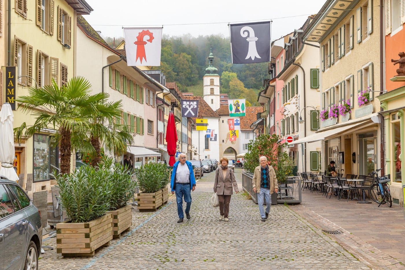 Im charmanten «Stedtli» Laufen endet die Tour. Es ist ein ideales Ausflugsziel, das historische Altstadtatmosphäre mit malerischer Jura-Natur verbinde...