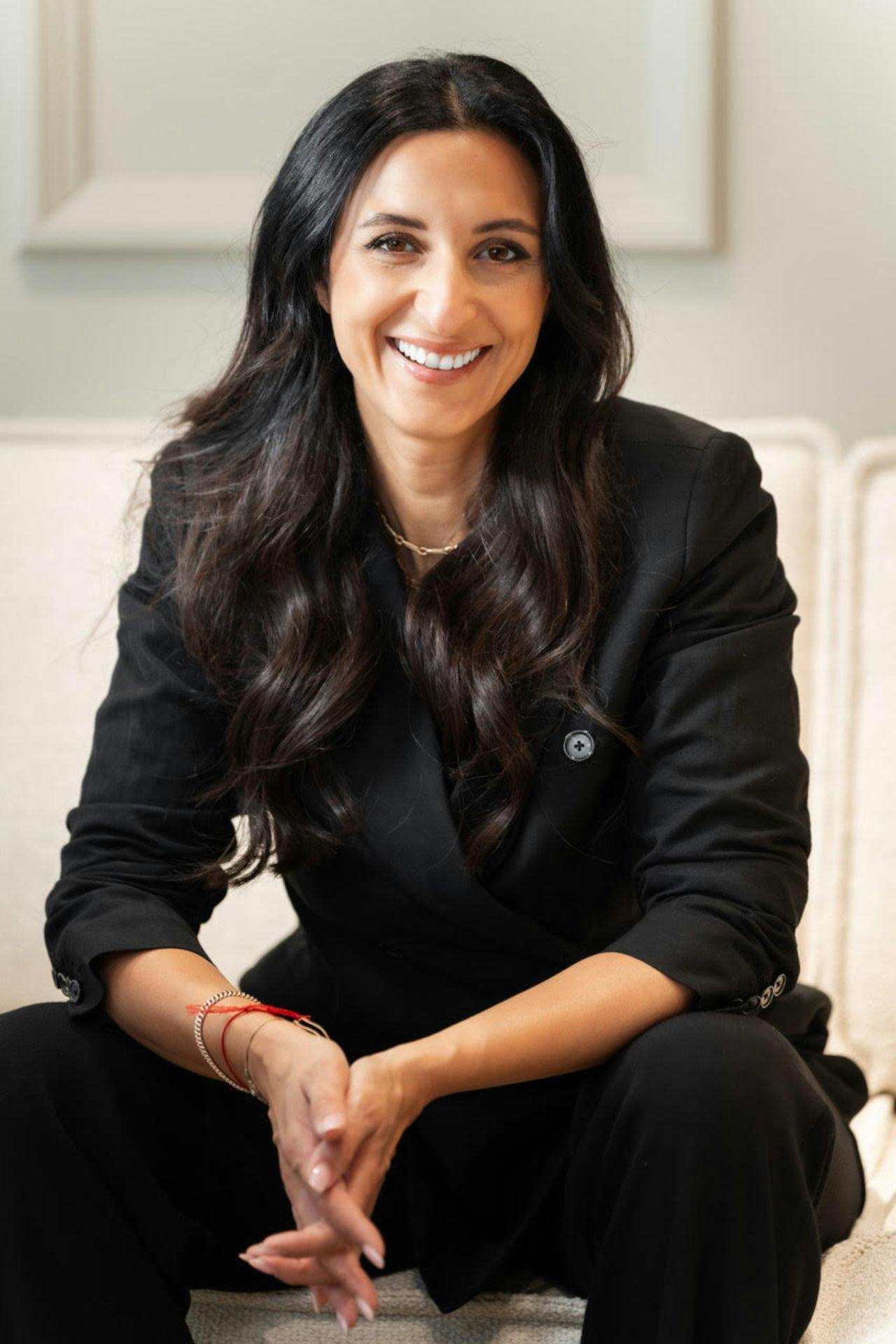 «Die besten Ergebnisse entstehen, wenn die wirksamsten Methoden gezielt kombiniert werden  und sich gegenseitig verstärken. Was Schauspieler und Models für sich entdeckt  haben, möchte ich allen zugänglich machen», sagt Sarah, Gründerin von Senskin.