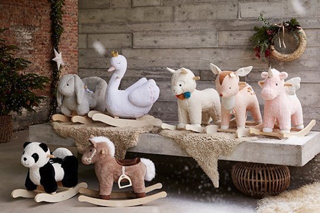 Pferd, Hase oder Einhorn: Schaukeltiere sind besonders bei kleinen Kindern sehr beliebt. Pferd, Hase oder Einhorn: Schaukeltiere sind besonders bei kleinen Kindern sehr beliebt.