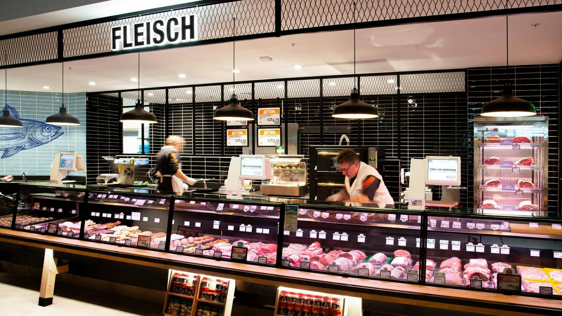 Die Wünsche aller Fleischliebhaber erfüllen die Mitarbeitenden der Fleischtheke. Wer kein Fleisch isst, findet im neuen Migros Drachen-Center eine gro...