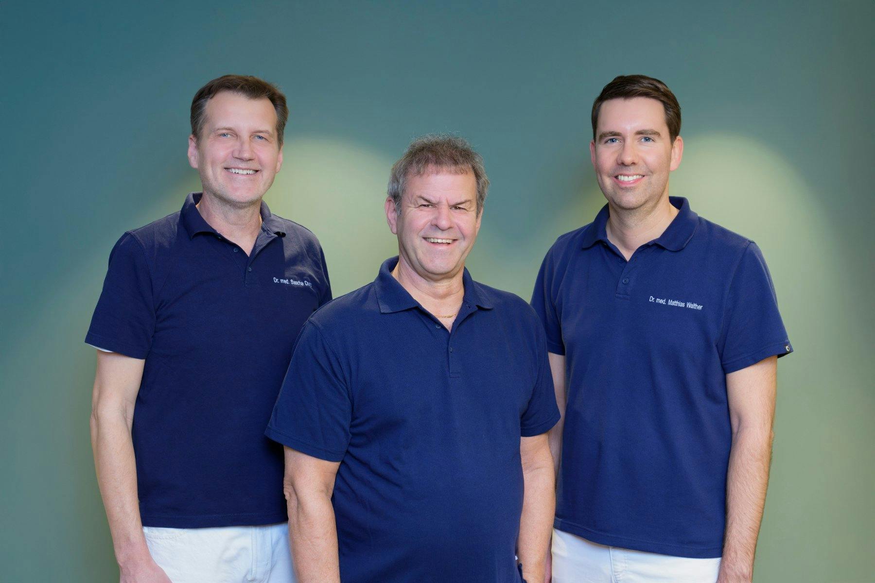 Haartransplantations-Spezialist Alberto Sandon arbeitet bei Ästhetik 5000 AG in Aarau immer eng mit dem Dermatologen Dr. Matthias Walther und dem Plastischen Chirurgen Dr. Sascha Dunst zusammen.
