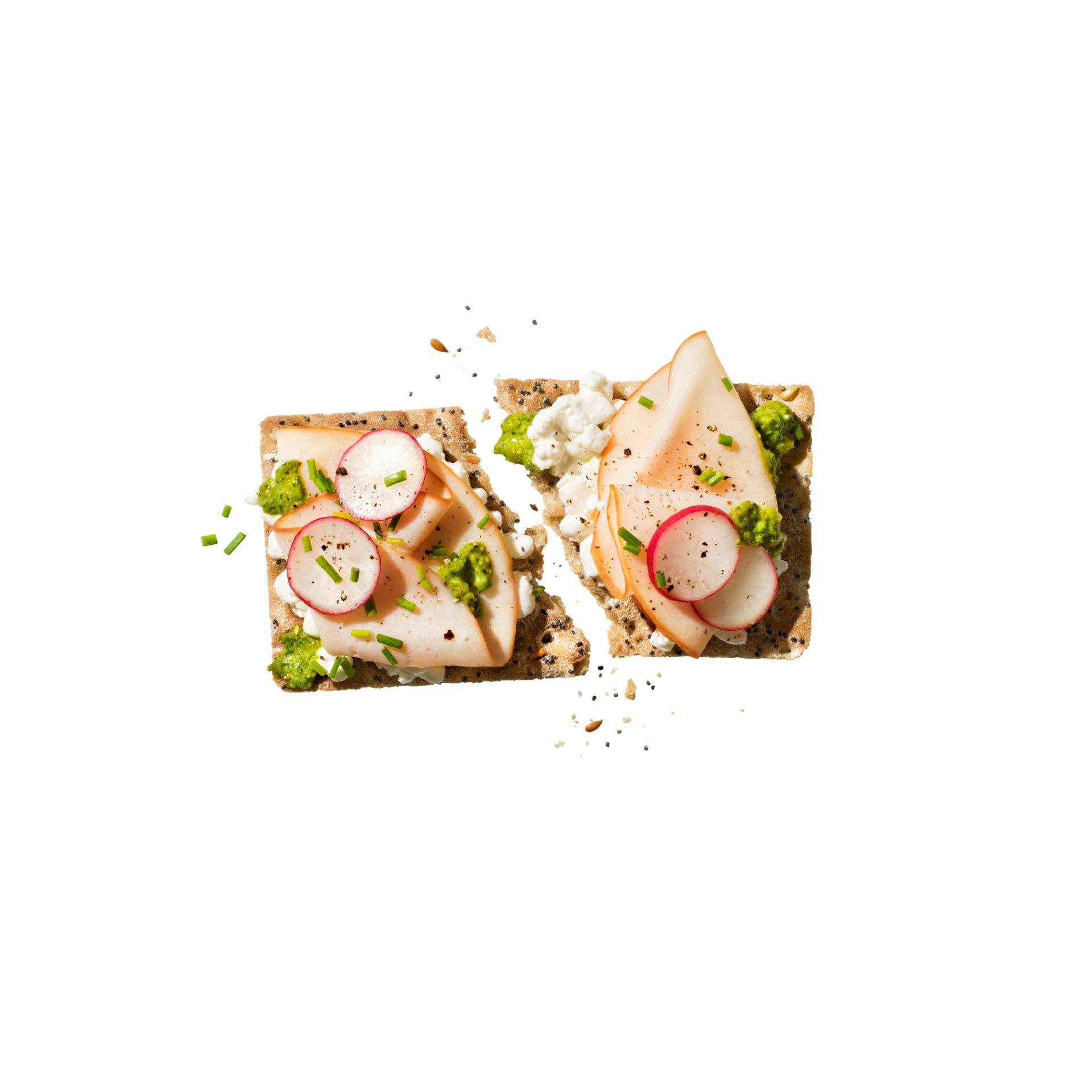 Eine Scheibe Wasa Protein+ mit Avocado, Hüttenkäse und Pouletbrust.
