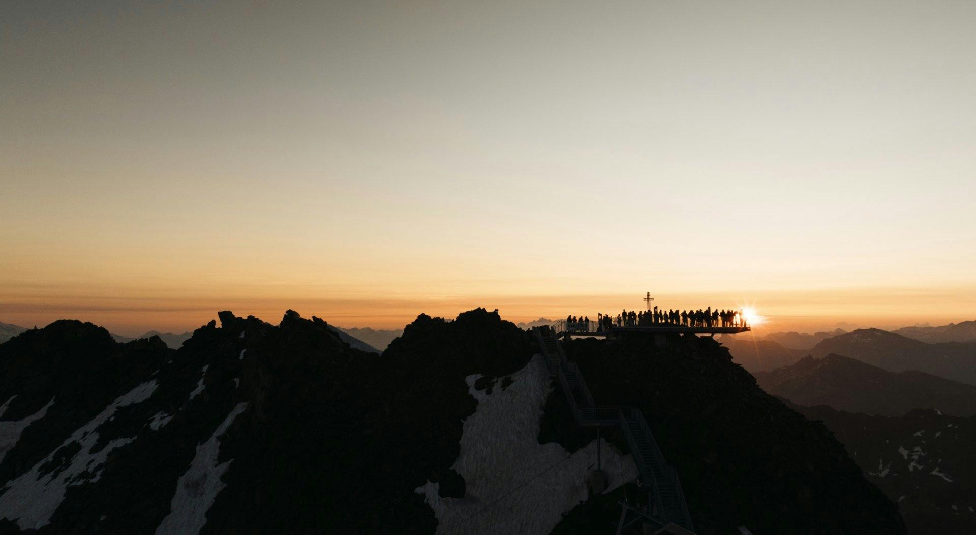 Lever de soleil au Mont-Fort: une expérience magique à vivre une fois dans sa vie!