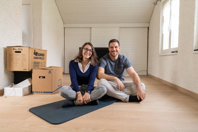 Ils ont gagné le concours de l’habitat de rêve de la plateforme hypothécaire innovante key4 by UBS: Andreas et Manuela se réjouissent du coin tatami dans leur appartement.