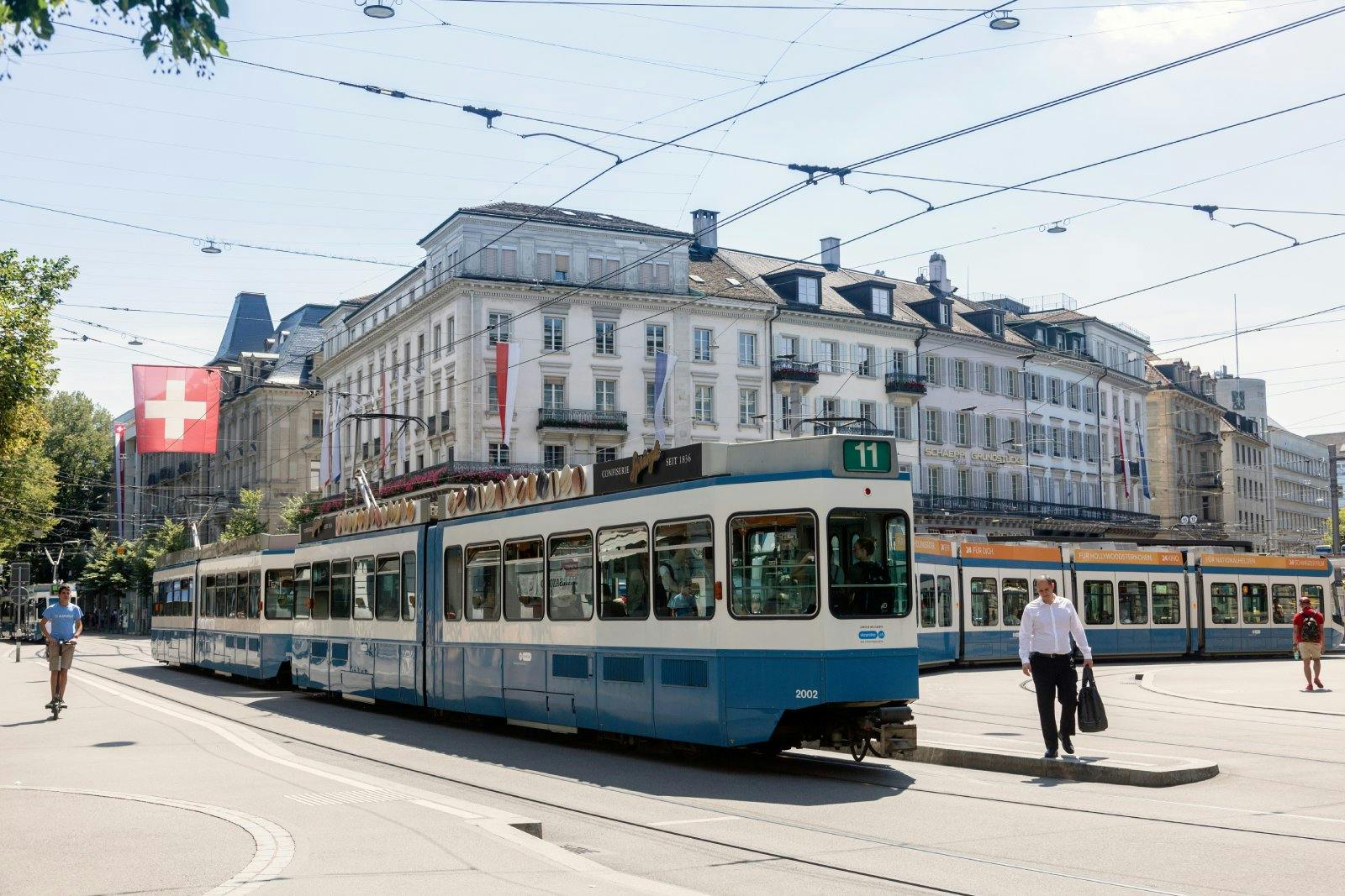 Was im Alltag selbstverständlich wirkt, braucht ein grosses System aus Netzen, Leitungen, Fahrzeugen – und den passenden Rohstoffen.
