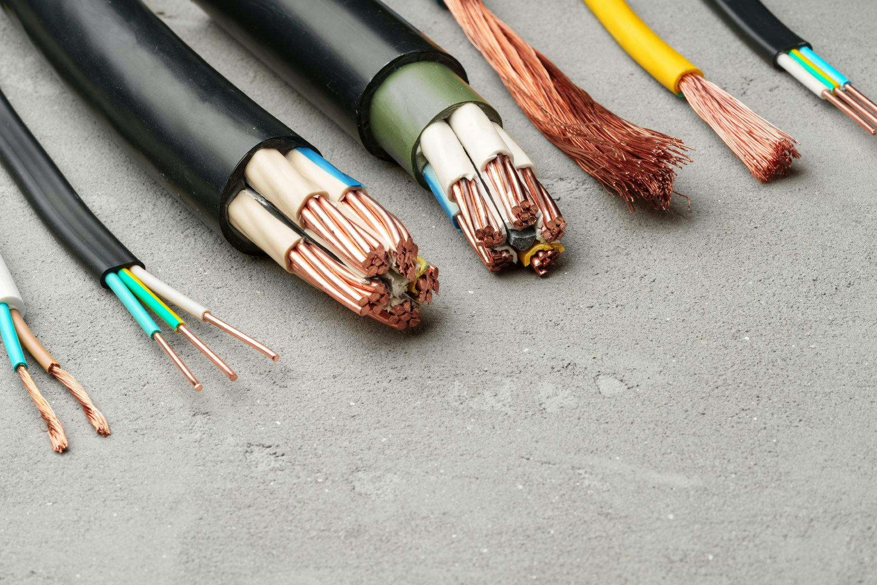 Bei der Stromversorgung spielt Kupfer eine zentrale Rolle: Es leitet elektrische Energie besonders gut.