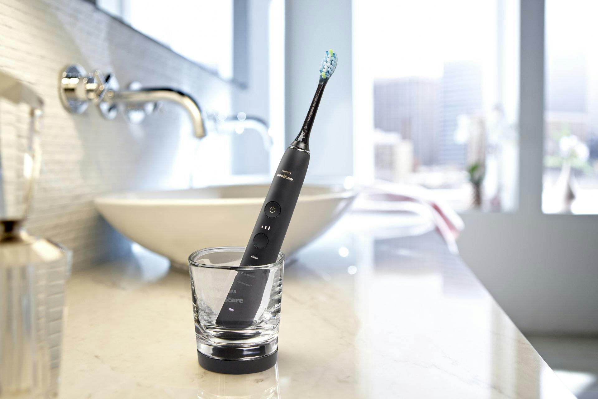 Die Sonicare DiamondClean 9000 von Philips ist in unterschiedlichen Farben erhältlich...