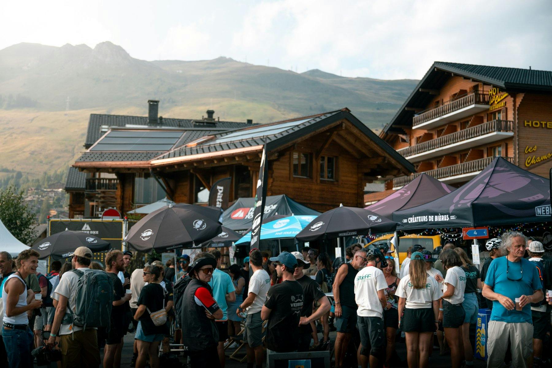 Le village, point de rencontre de toute la communauté du festival.