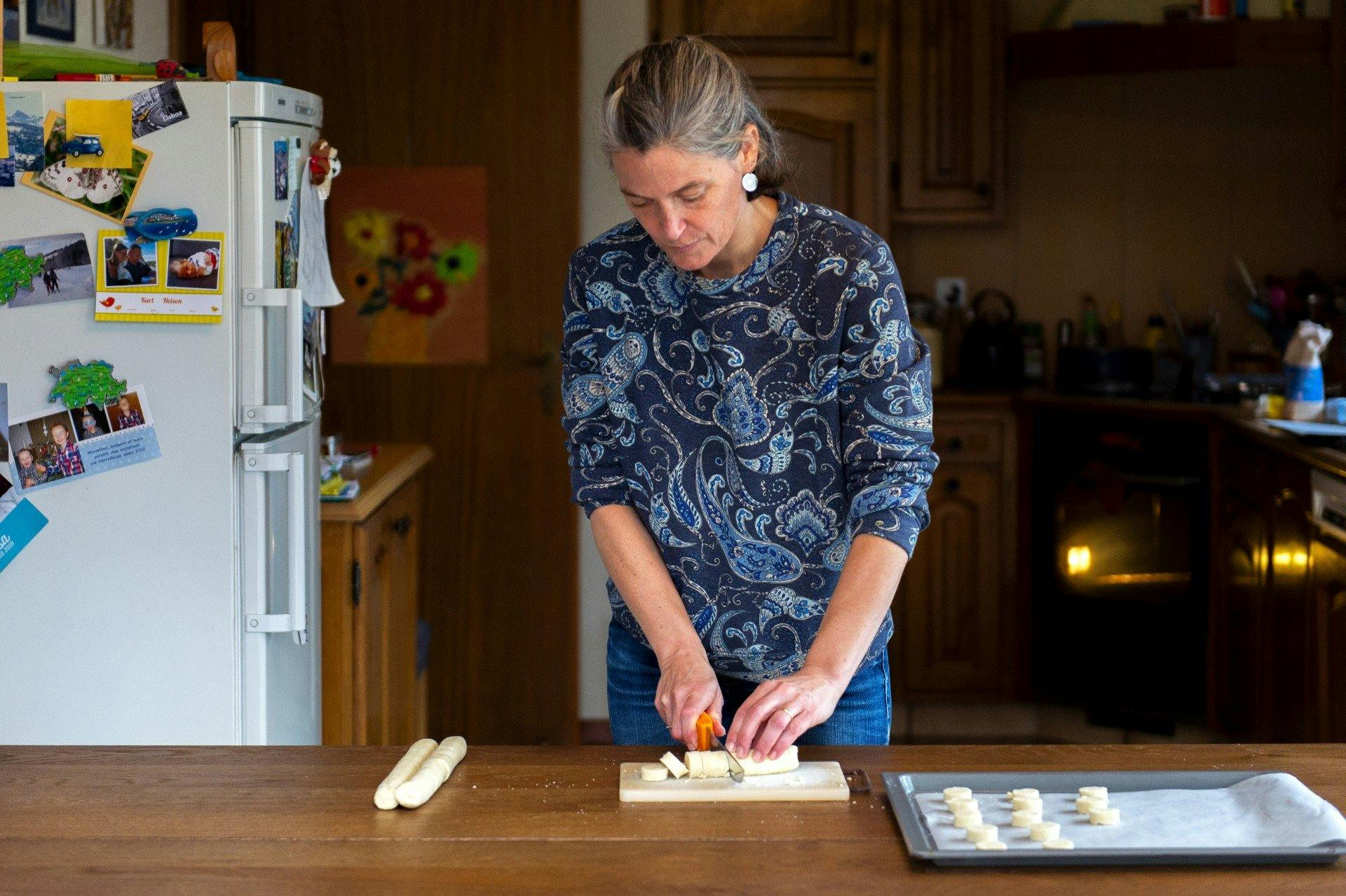Sie hat früher jedes Jahr mit ihren inzwischen erwachsenen Kindern Weihnachtsgebäck gemacht.