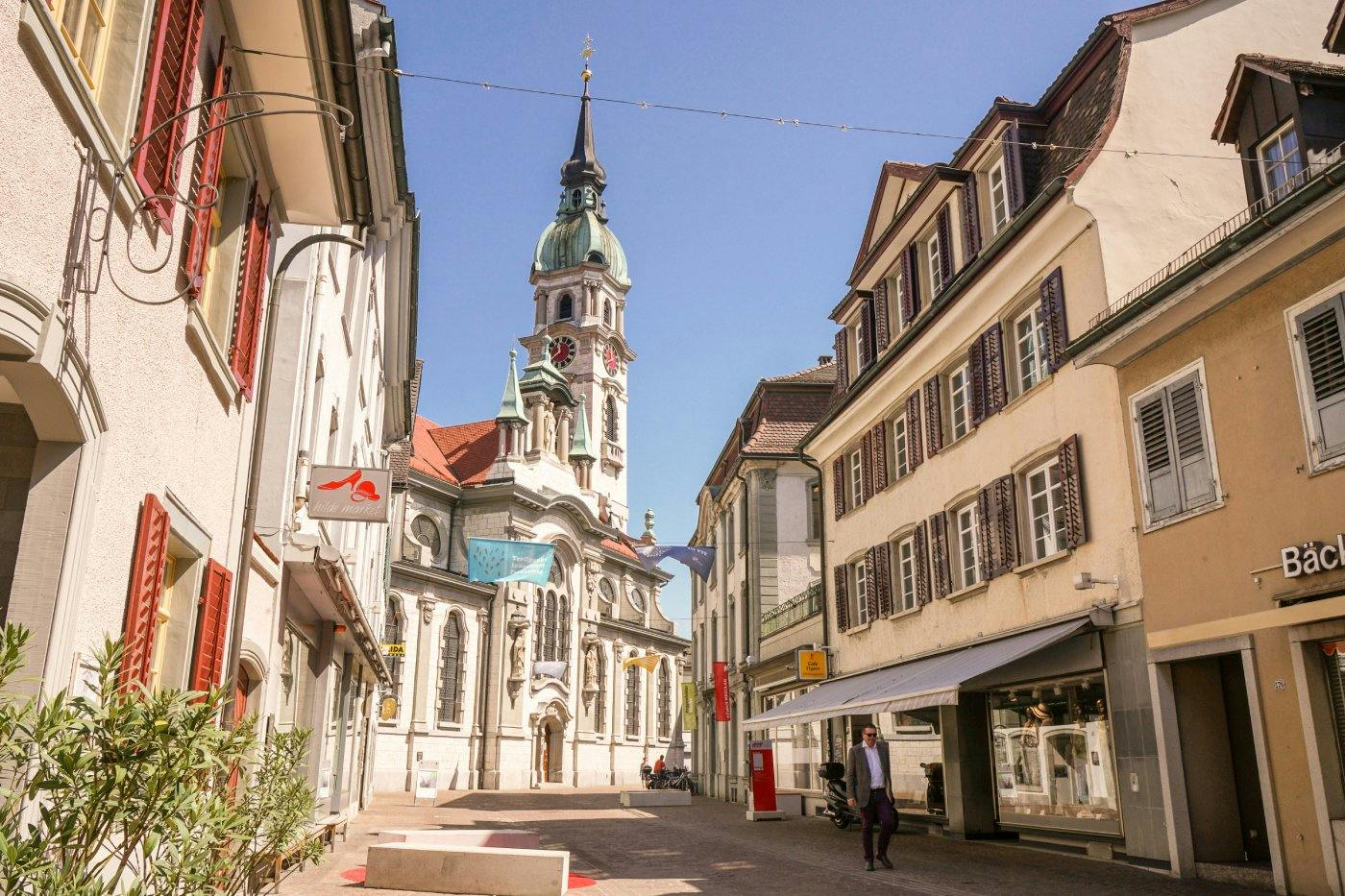 1. Highlight: Die schmucke Altstadt von Frauenfeld erreichst du ab Zürich bequem mit dem Interregio in 38 Minuten. Die Thurgauer Kantonshauptstadt ver...