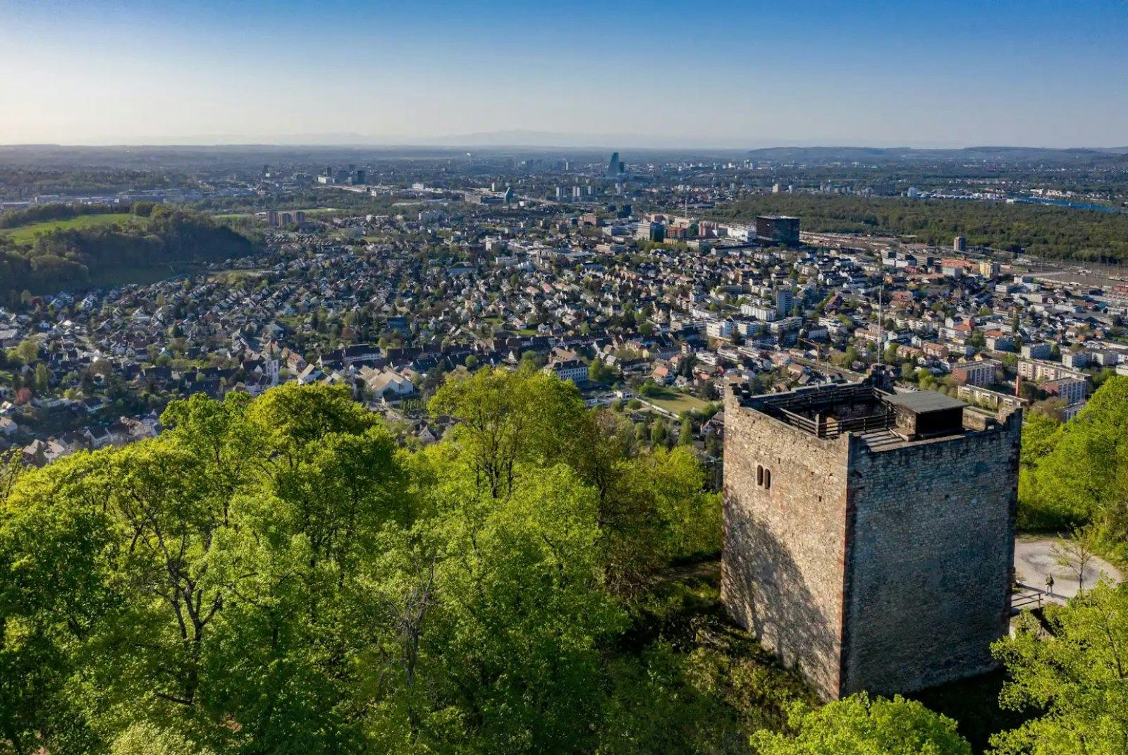 2. Highlight: Wenn du noch 22 Minuten in der S3 sitzen bleibst, erreichst du in Muttenz eine weitere traumhafte Wanderung, die Kultur, Genuss und Pano...