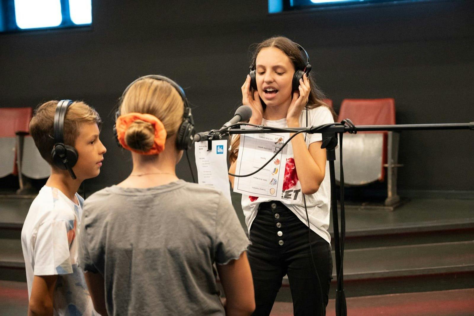 «Narbe» a été composée par le musicien suisse Bligg. Toutes les recettes seront reversées à des programmes de promotion de la musique.