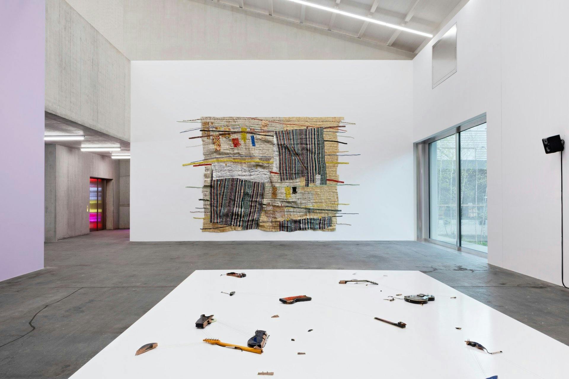 Der erste Tipp auf diesem Streckenabschnitt ist das Kunsthaus Baselland. Mit der S3 fährst du bis zur Haltstelle Basel Dreispitz und gehst noch 9 Minu...