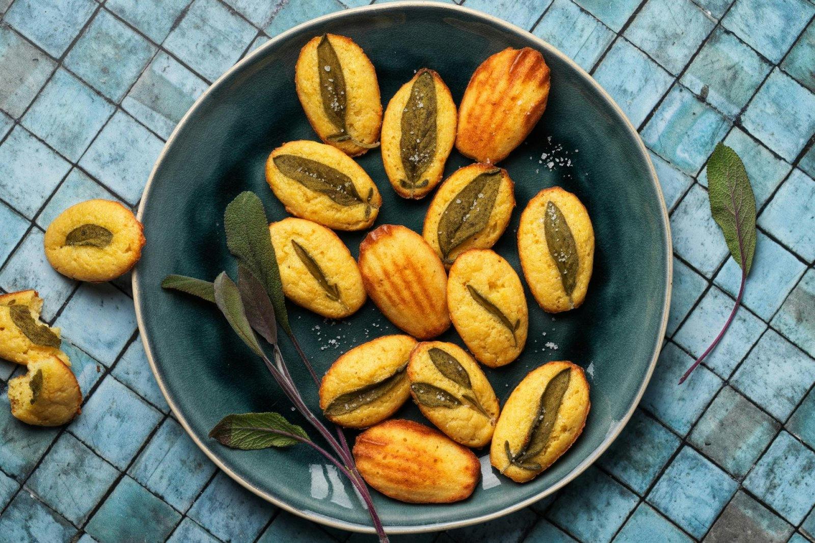 Madeleines de polenta à la sauge
