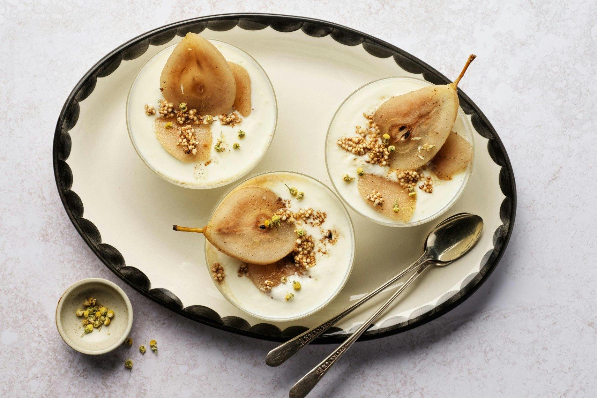 Kamillentee-Birnen-mit Jogurtcreme