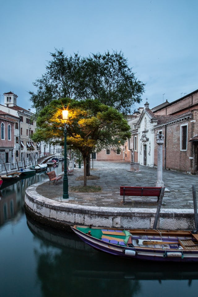 Von A nach B kommt man am besten mit dem Boot oder der Gondola: Einer der vielen Kanäle.