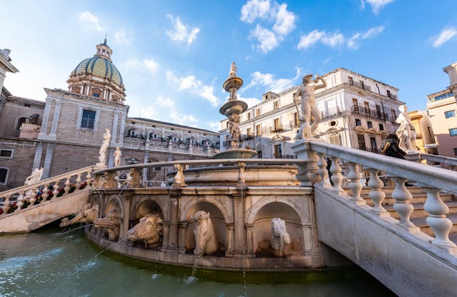 Palermo lädt zum Flanieren ein: Fontana Pretoria inmitten der Altstadt. Palermo lädt zum Flanieren ein: Fontana Pretoria inmitten der Altstadt.