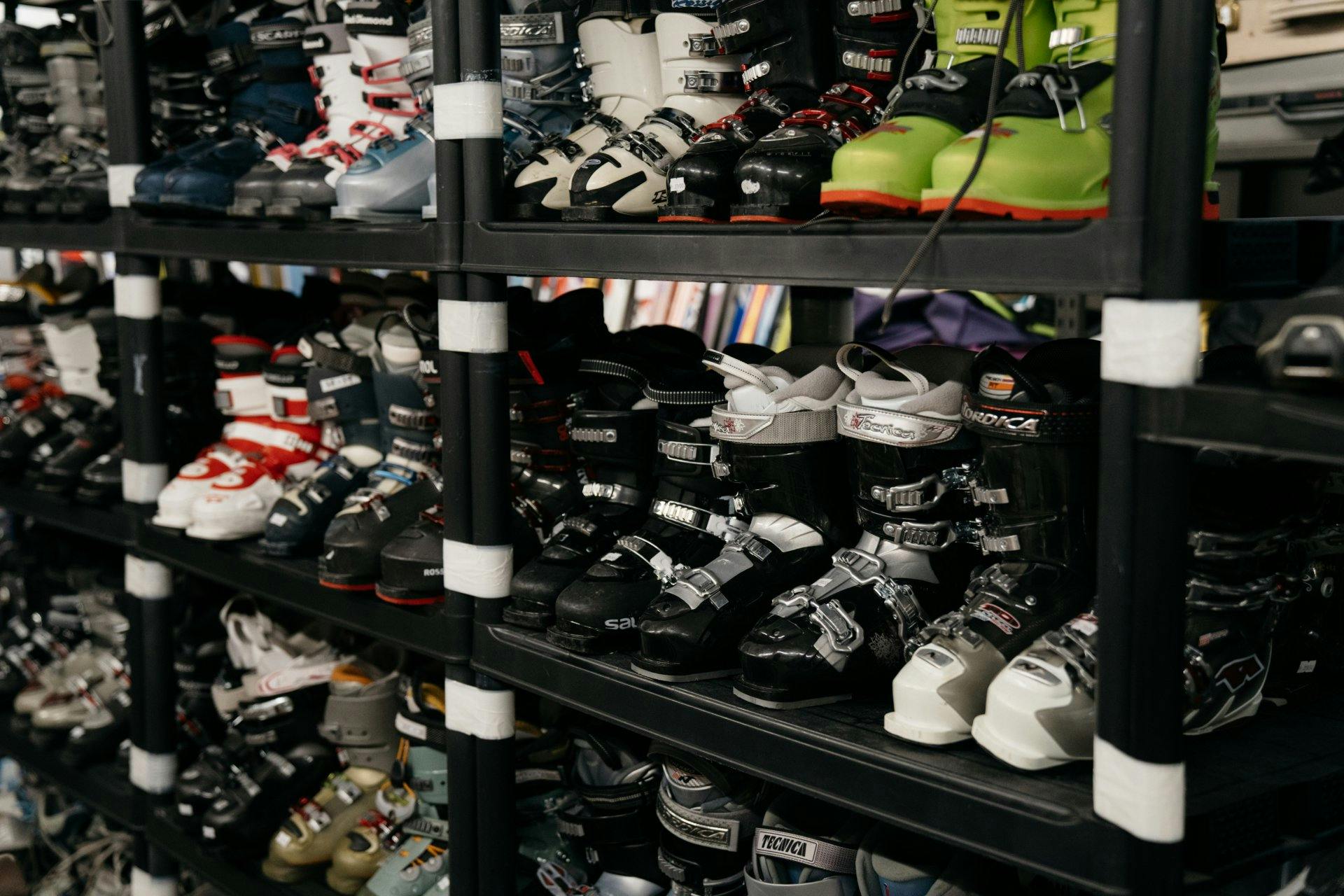 Tob dich also aus und finde nicht nur Weihnachtsschätze, sondern vielleicht sogar deine neue Ski-Ausrüstung.