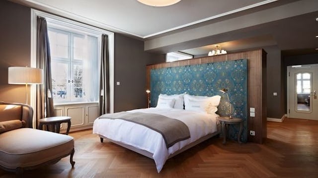 Profite d’un moment de détente dans un hôtel au cachet historique, au cœur de la vieille ville de Soleure. Profite d’un moment de détente dans un hôtel au cachet historique, au cœur de la vieille ville de Soleure.