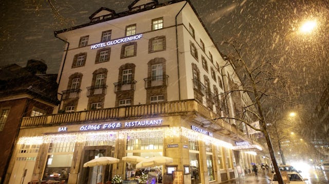 Après une bonne nuit de sommeil, tu pourras encore profiter de ta chambre de luxe jusqu’à 15h.