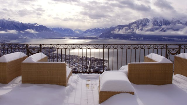 Situé au cœur du vignoble de Lavaux, Le Mirador est un véritable havre de luxe et de raffinement.