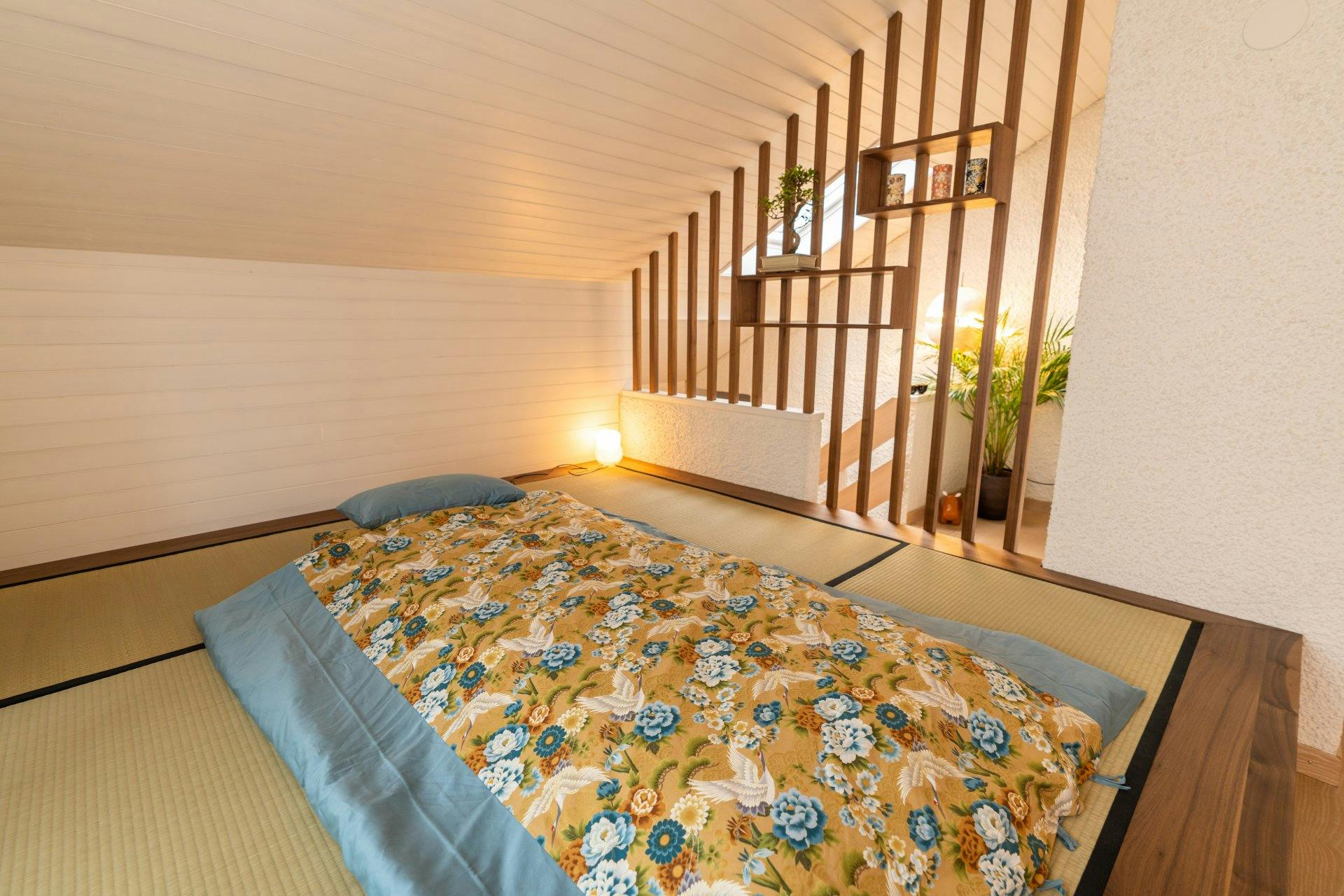Je nach dem kann die Tatami-Ecke auch als bequemes Gästebett genutzt werden.