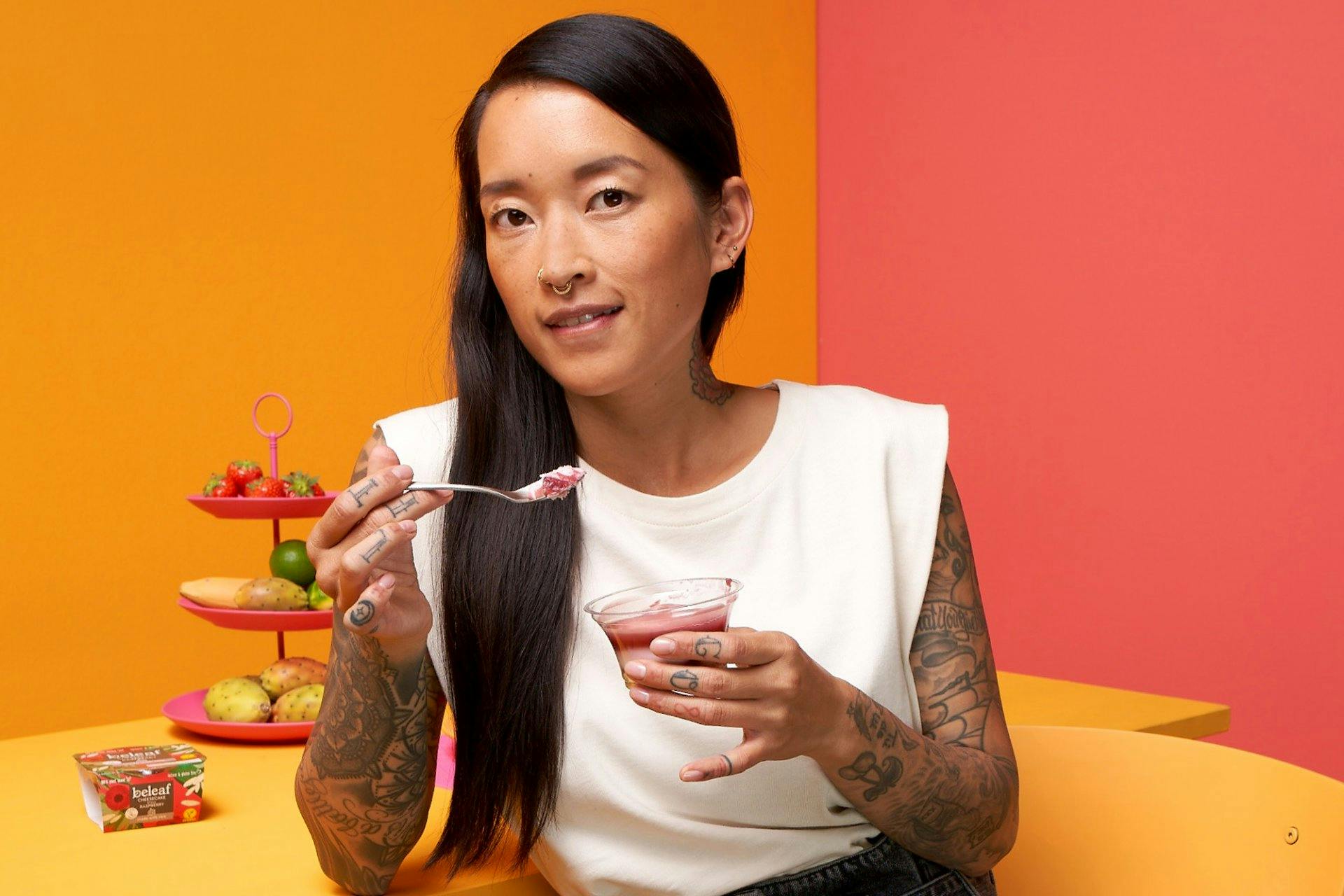 Für die köstliche Nachspeise brauchst du nämlich nichts anderen als die veganen Desserts von beleaf und einen Löffel.