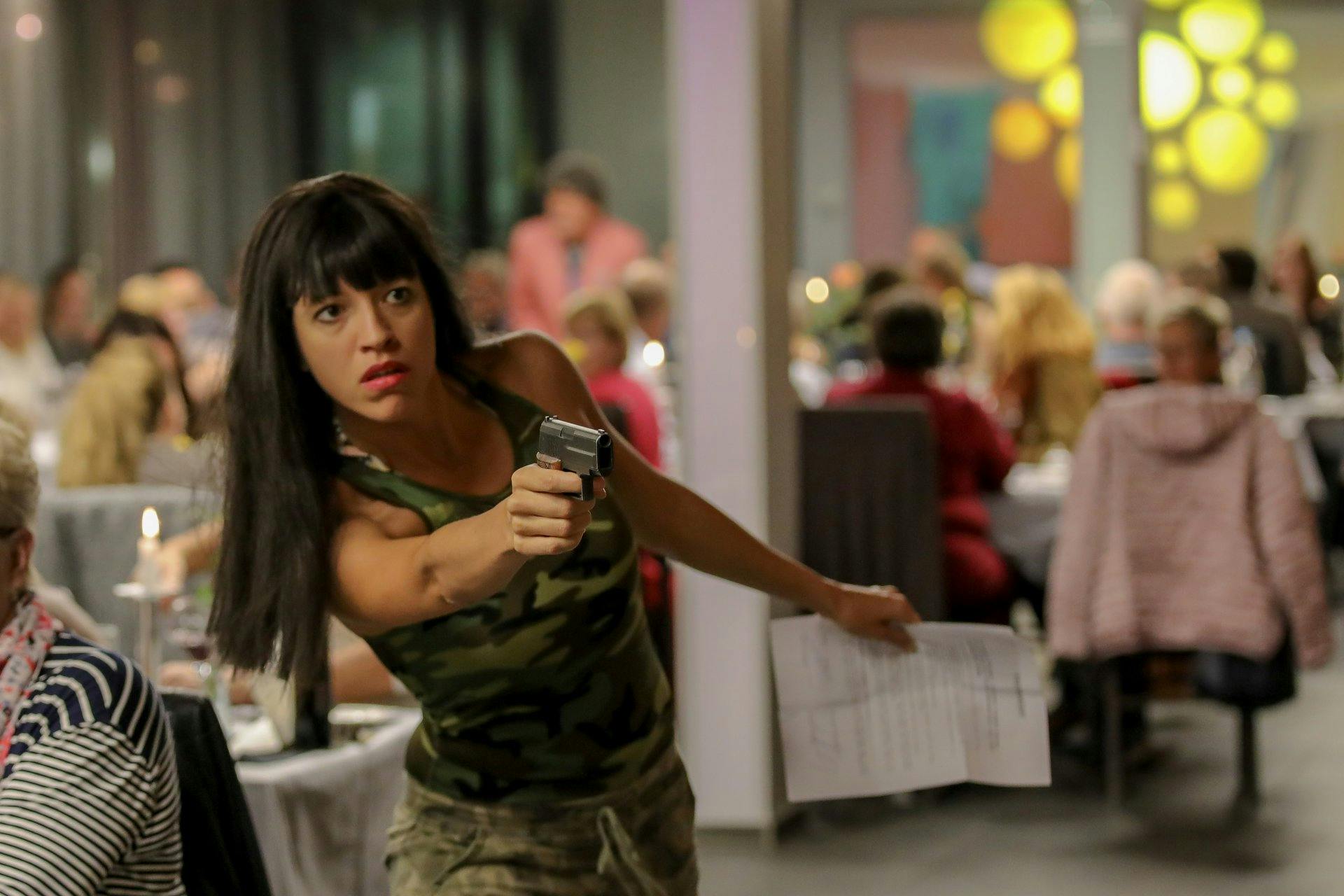 Das Krimi-Erlebnis macht sich super unter dem Weihnachtsbaum. Denn mit einem Gutschein zum mörderischen Dinner schenkst du Familie und Freunden einen...