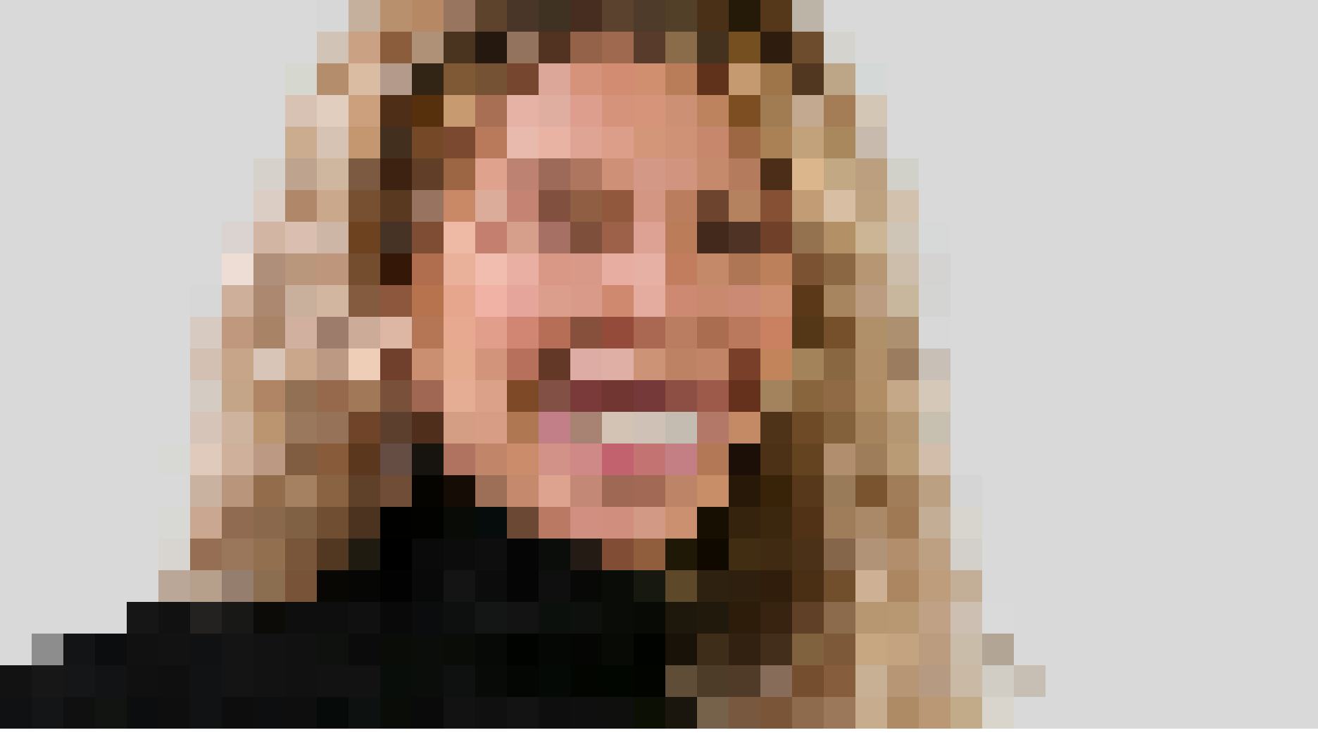 Wurde in der Kindheit wegen ihrer Zähne gehänselt: Dank bestsmile Alignern kann sie wieder richtig lachen.