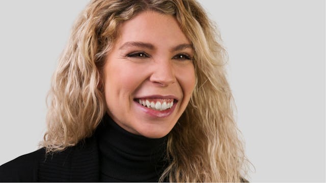 Les autres enfants taquinaient Sharon à propos de ses dents. Mais grâce aux aligneurs bestsmile, elle peut à nouveau rire.