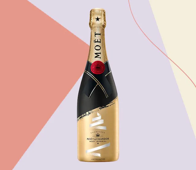 Quelles sont tes souhaits pour 2021? Moët & Chandon présente l'édition limitée «Tie your wish» pour marquer la nouvelle année: une bouteille recouverte de noir et d'or célébrant la promesse d'une nouvelle année brillante.